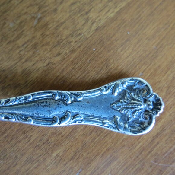 Chantelaine (1894) by Lunt Silver Teaspoon Sterling "Arthur 1895" In Bowl - Picture 2 of 9